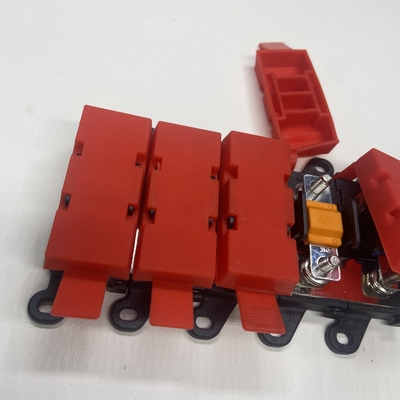 Combinazione in più di piccoli bulloni fissato tenitore di fusibile