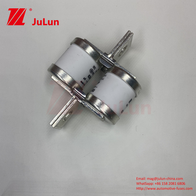 690V Fusibili per automobili in ceramica M6/M8 Twin Flat Plate Bolt Type 0.43kg Soluzione di fusibili pesanti