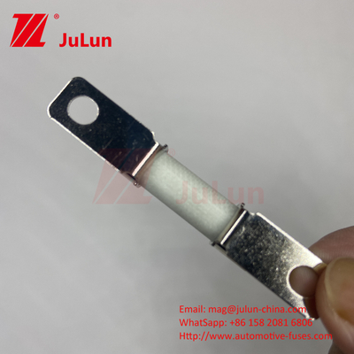 Caratteristiche della serie di fusibili EV Costruzione avvitata Specificamente 750VDC 10A 25A 50A