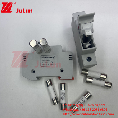 Detentore di fusibile solare cilindrico Din Rail / detentore di fusibile solare PV con capacità di rottura di 30kA