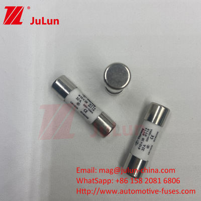 10*38mm FUSE 15A 690VDC Panel Mount Fuse solare fotovoltaico per una protezione robusta delle stringhe fotovoltaiche