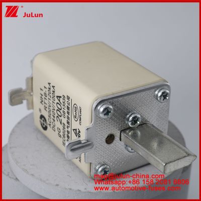 NH1 RT16-1 200A AC500V 120KA DC 440V 100KA Automobile Ceramica Auto Fusibili Montaggio lame Per veicoli EV / HEV Piccole dimensioni Protezione da cortocircuito a corrente nominale elevata