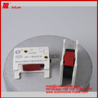WDK-Y 5A 250V Micro Switch Automobile Mount Fuse Per Veicolo EV / HEV Base di fusibile appositamente progettata Per la situazione del veicolo