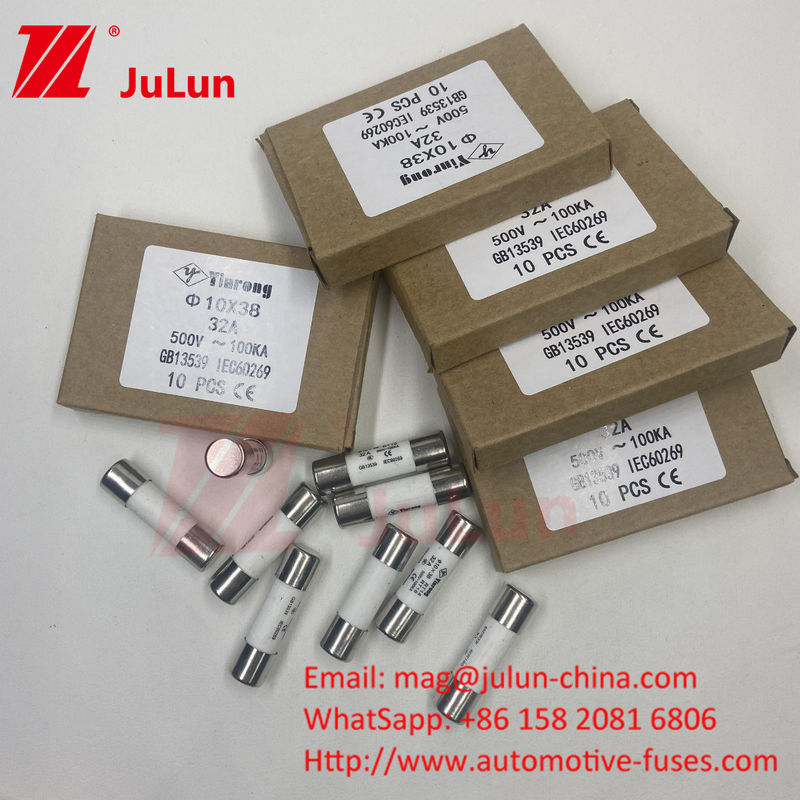 32A 10*38mm 15A 690VDC 1000VDC pannello montato fusibile solare fotovoltaico per una protezione robusta della stringa fotovoltaica