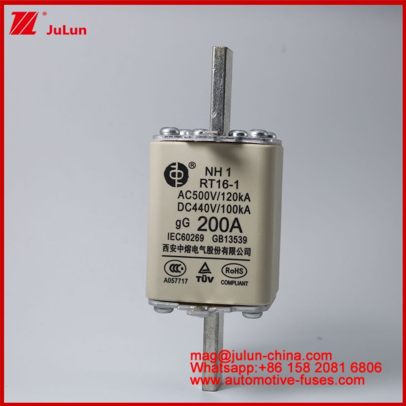 NH1 RT16-1 200A AC500V 120KA DC 440V 100KA Automobile Ceramica Auto Fusibili Montaggio lame Per veicoli EV / HEV Piccole dimensioni Protezione da cortocircuito a corrente nominale elevata