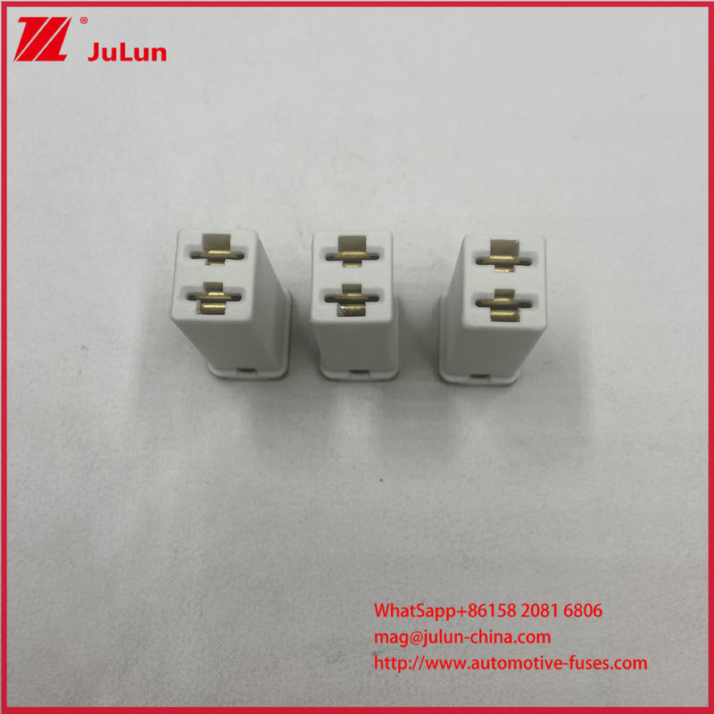 Veicolo 32VDC interruttori di circuito Mini auto fusibili 25A 32V terminali Femminile quadrato Plug-In Fuse Link per veicolo auto 0495025.ZXA