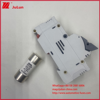 Fusibile fotovoltaico 10*85mm 1500VDC 32A per installazione su guida DIN con certificazione IEC 60947-3